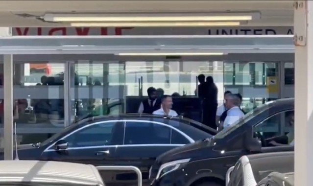 完美体育官网-记者：亚马尔经纪人门德斯抵达巴萨，参加续约和10号球衣公布仪式