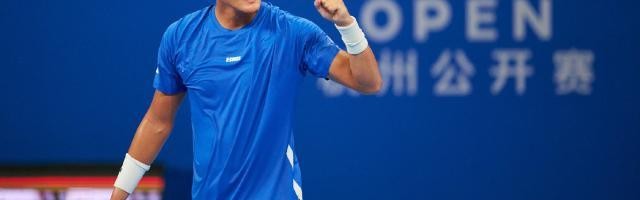 完美体育官网-细节见人品更见格局 张之臻展现带头大哥风范